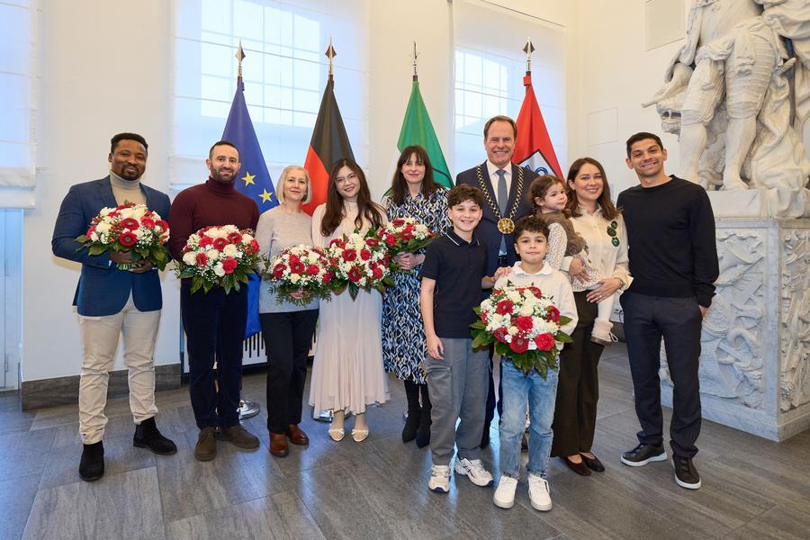OB Dr. Stephan Keller begrüßt neue Staatsbürgerinnen und Staatsbürger