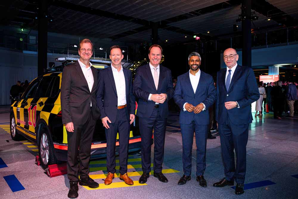 Gerhard Schroeder, Geschäftsführer AviAlliance und Mitglied des Aufsichtsrats, Lars Redeligx, CEO Flughafen Düsseldorf GmbH, Dr. Stephan Keller, Oberbürgermeister der Landeshauptstadt Düsseldorf, Pradeep Pinakatt, kaufmännischer Geschäftsführer Flughafen Düsseldorf GmbH, Rolf Tups, Mitglied des Rates der Landeshauptstadt Düsseldorf und Aufsichtsratsvorsitzender Flughafen Düsseldorf GmbH