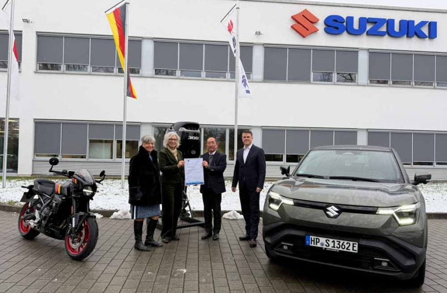 Christine Klein, Bürgermeisterin der Stadt Bensheim; Cristina Battisti, IHK Darmstadt Rhein Main Neckar; Kazuyuki Yamashita, Managing Director der Suzuki Deutschland GmbH; Daniel Schnell, Deputy Managing Director Suzuki Deutschland der Suzuki Deutschland GmbH