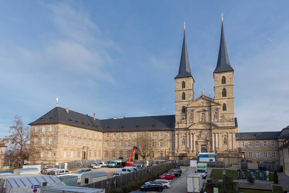 Die Westfassade von St. Michael