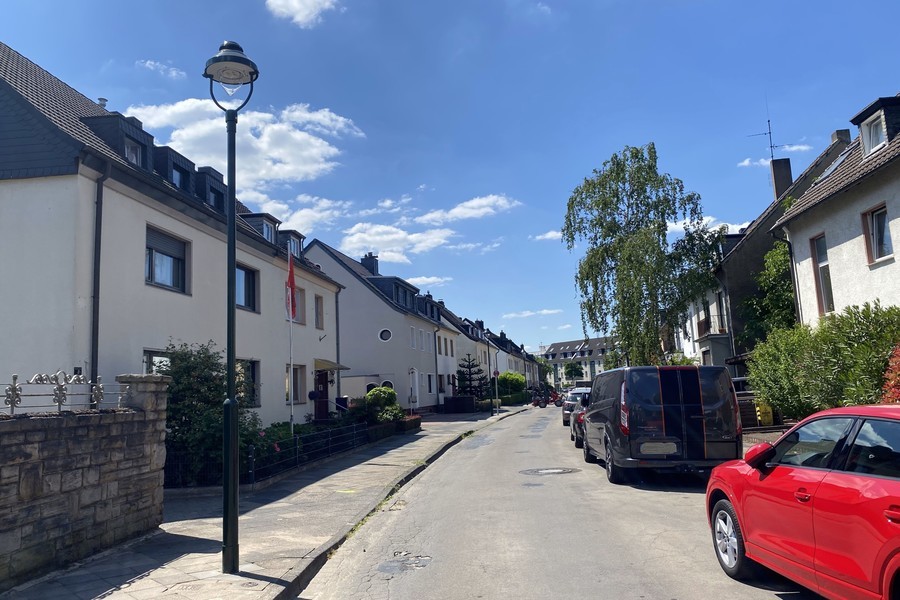 Aufsatzleuchte an einer Straße in Flingern