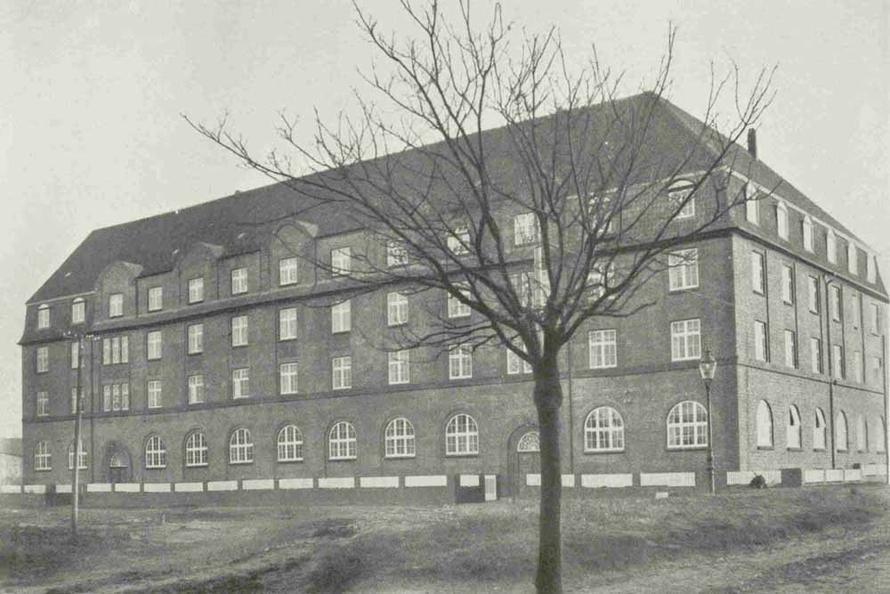 Außenansicht des Frauenwohnheims am Elfenweg 1926