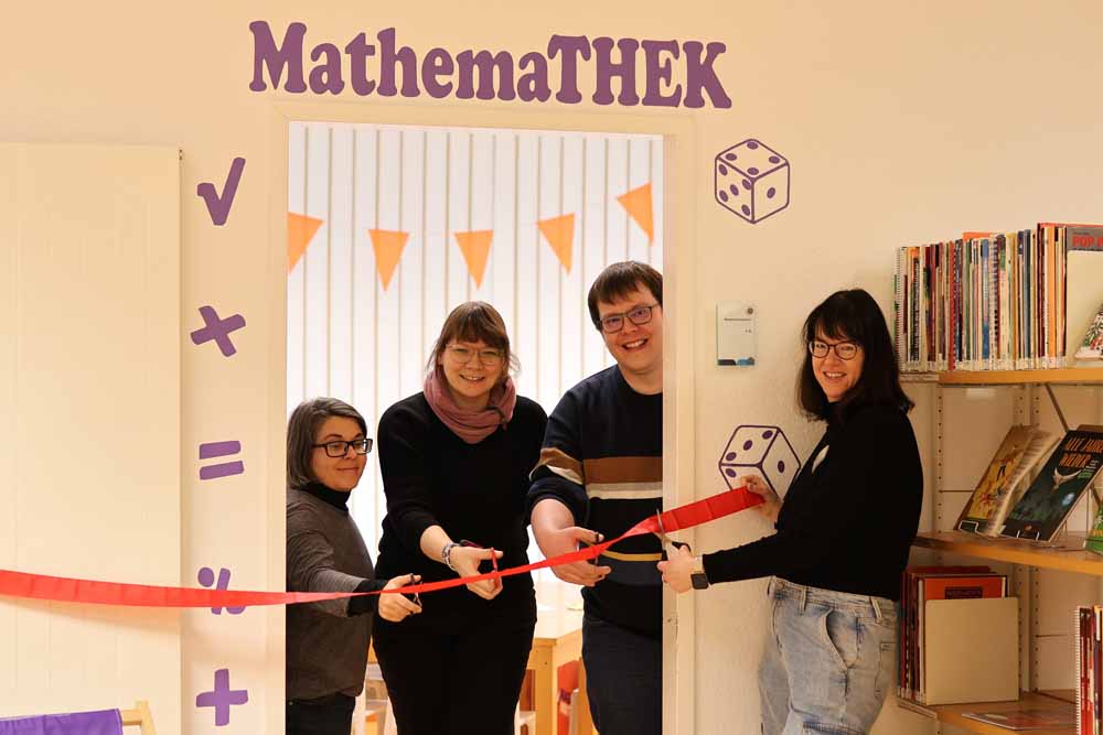 Miriam Schmidt (Stadtbibliothek Magdeburg),Ulf Friedrich (Fakultät für Mathematik, Otto-von-Guericke-Universität Magdeburg), Franziska Labitzke (Koordinatorin des MINT-Netwerkes MagdeMINT) sowie Christin Wegener (Stiftung „Kinder forschen", IHK Magdeburg