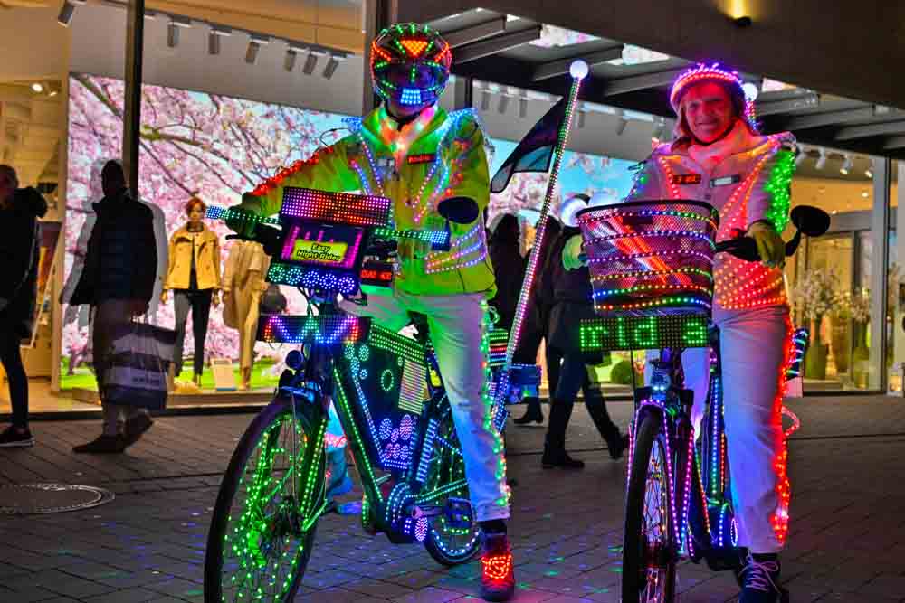 Die bunt beleuchteten Fahrräder der Easy Rider