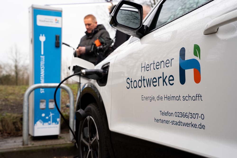 Elektrofahrzeug wird geladen