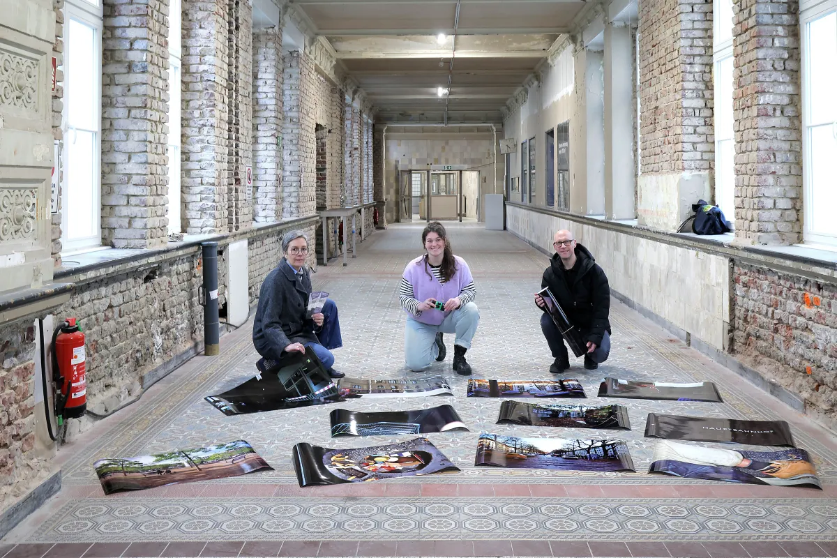 Ruth Esser-Rehbein (v. li., Projektmanagerin Stadtbad), Karla Hannen (Duale Studentin und Streetworkerin) sowie Erik Oschek (Sachgebietsleiter Kinder- und Jugendschutz)