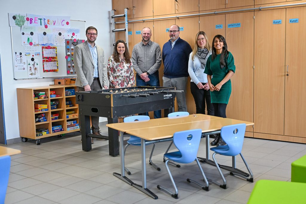 Hanaus Bürgermeister Dr. Bieri besucht Limesschule