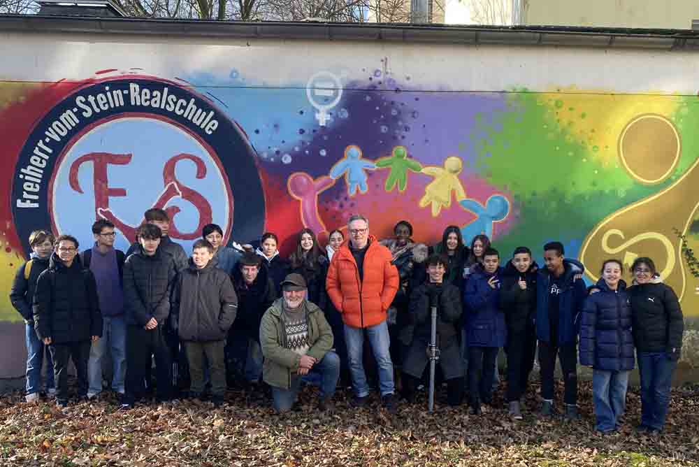 Gruppenbild: Schülerinnen und Schüler der fünften bis achten Klasse