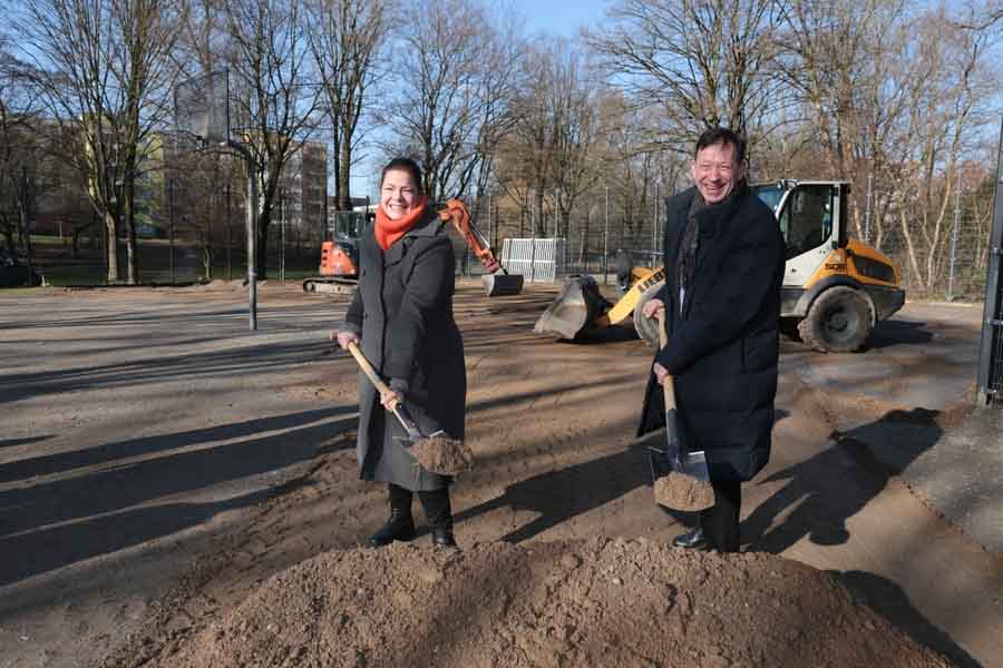 Stadtdirektor Burkhard Hintzsche und Bezirksbürgermeisterin Melina Schwanke
