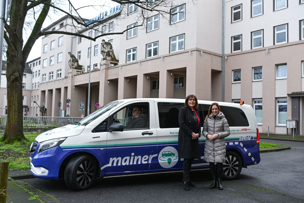 Der On-Demand-Shuttle „mainer“ ist ab Sonntag, 1. März, auch an den Hafen angebunden_CC Moritz Göbel / Stadt Hanau