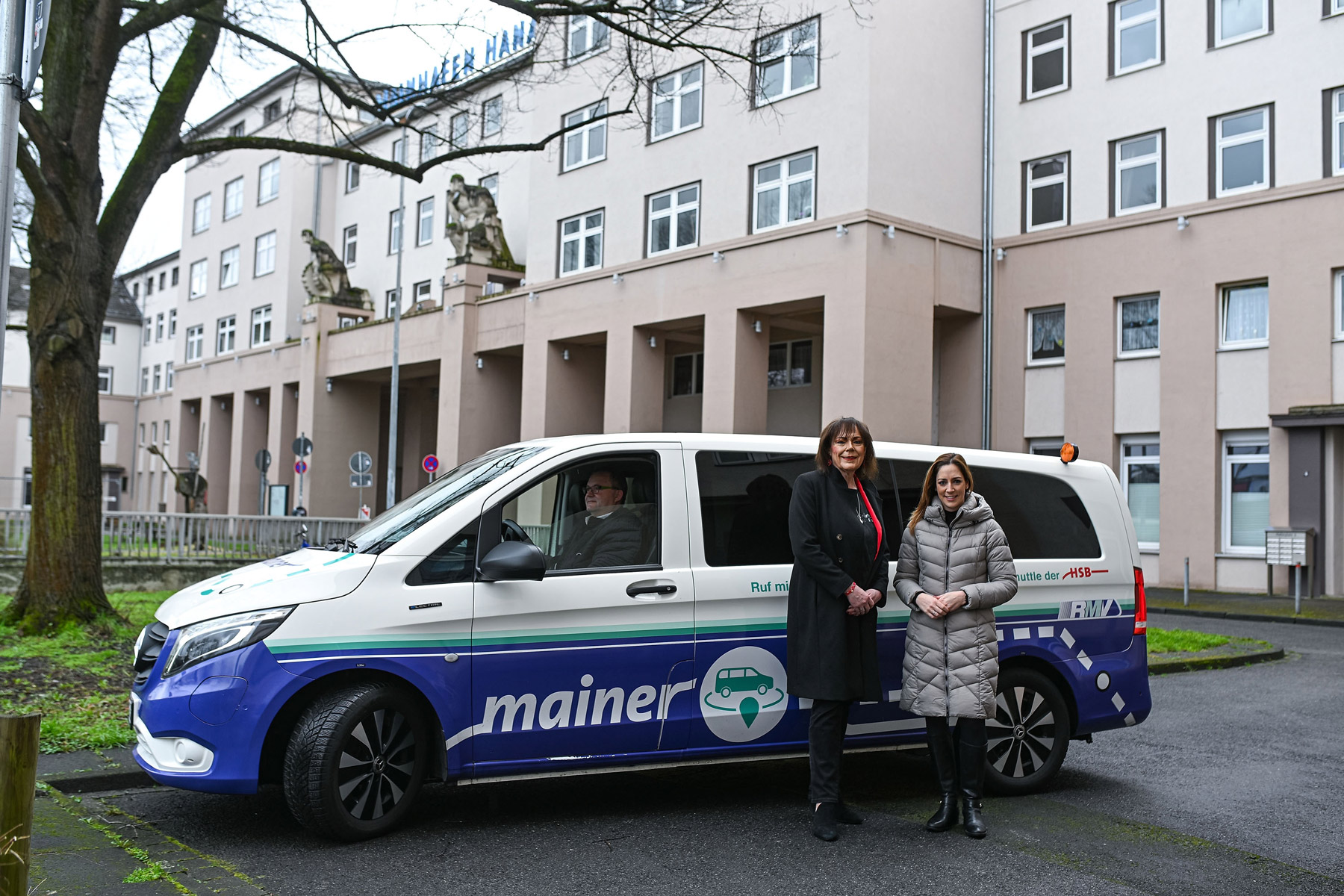 Der On-Demand-Shuttle „mainer“ ist ab Sonntag, 1. März, auch an den Hafen angebunden_CC Moritz Göbel / Stadt Hanau