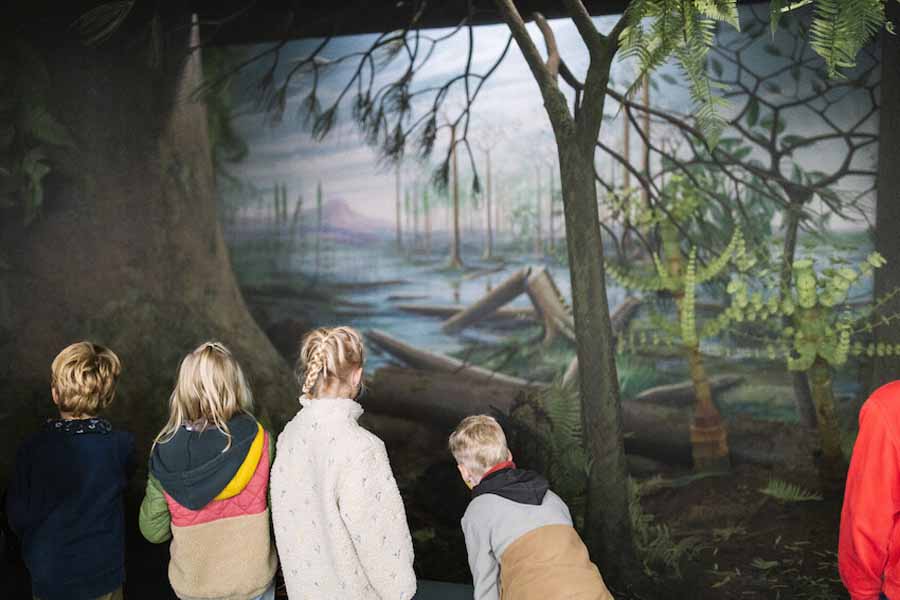 Kinder in der Dauerausstellung