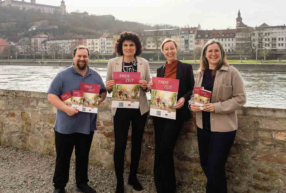 Torben Jensen (Koordination Ferienmaßnahmen), Katharina Hupp (stellv. Fachbereichsleitung Jugend und Familie), Eva von Vietinghoff-Scheel (Sozialreferentin), Heike Hergenröther (Sachgebietsleitung Familien)