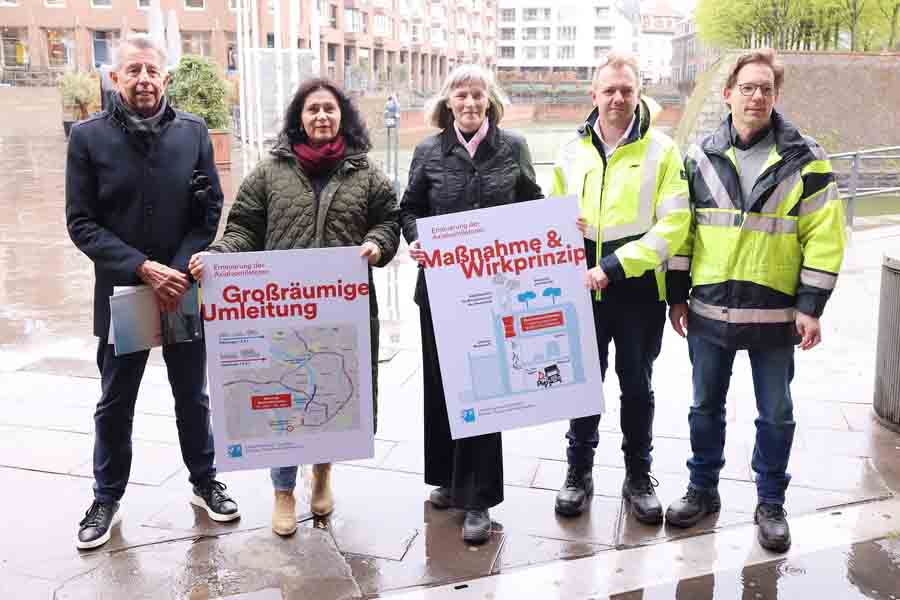 Holger Odenthal, stellvertretender Leiter des Amtes für Verkehrsmanagement, Cornelia Zuschke; Beigeordnete für Planen, Bauen, Wohnen, Liegenschaften und Mobilität, Stadtkämmerin Dorothée Schneider, Alexander Fischer, Leiter des Amtes für Brücken-, Tunnel- und Stadtbahnbau und Andreas Schmitz, Projektleiter beim Amt für Brücken-, Tunnel- und Stadtbahnbau