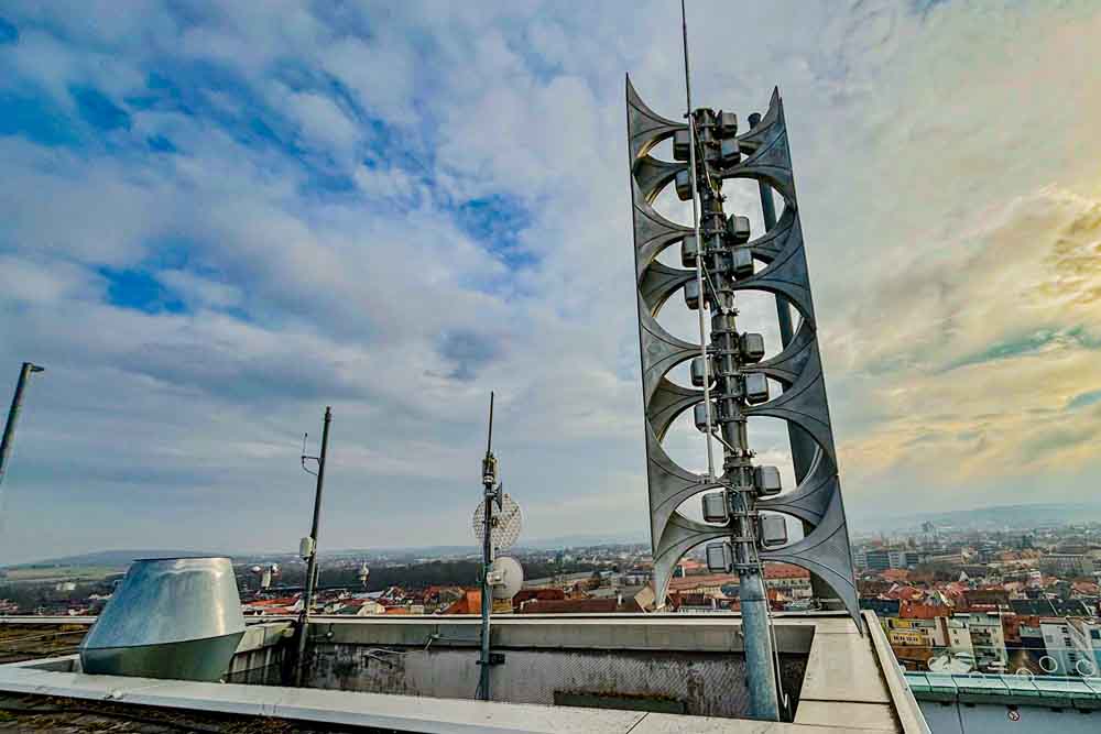 Die Warnsirene auf dem Dach des Neuen Rathauses