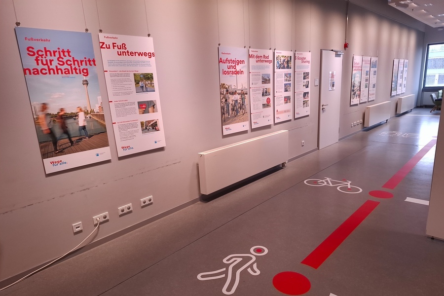 Blick in die Ausstellung "Wege für alle - Düsseldorf nachhaltig mobil"