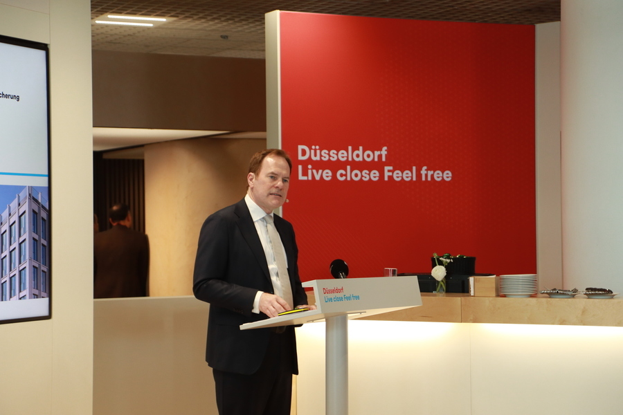 Oberbürgermeister Dr. Stephan Keller bei der Präsentation