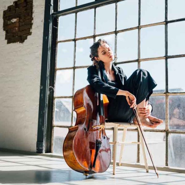 Anastasia Kobekina spielt im Gustav-Lübcke-Museum