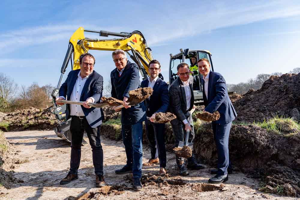 Oliver Krischer, Minister für Umwelt, Naturschutz und Verkehr des Landes Nordrhein-Westfalen, Dr.-Ing. E.h. Fritz Brickwedde, Vorsitzender des Stiftungsrates der Heinz Sielmann Stiftung, Felix Heinrichs, Oberbürgermeister von Mönchengladbach, Thomas Bley, Vorstand NEW Niederrhein Energie und Wasser GmbH und Jens Hostenbach, Vorstand MAGS Mönchengladbacher Abfall-, Grün- und Straßenbetriebe AöR