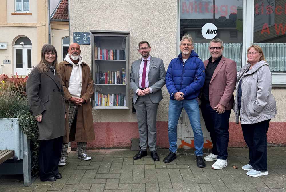 Sofia Schnettler (Ehrenamtsagentur Unna), Ideengeber Thomas Feldhaus, der Erste Beigeordnete Sandro Wiggerich, der Massener Ortsvorsteher Meinolf Moldenhauer, David Nethen (Leiter des Amtes für Kultur und Weiterbildung) und Renate Beyersdorf (AWO-Ortsverein Unna-Massen)
