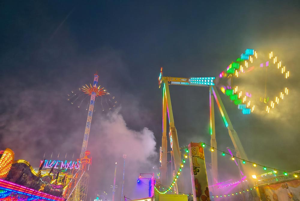 Fahrgeschäfte bei Nacht