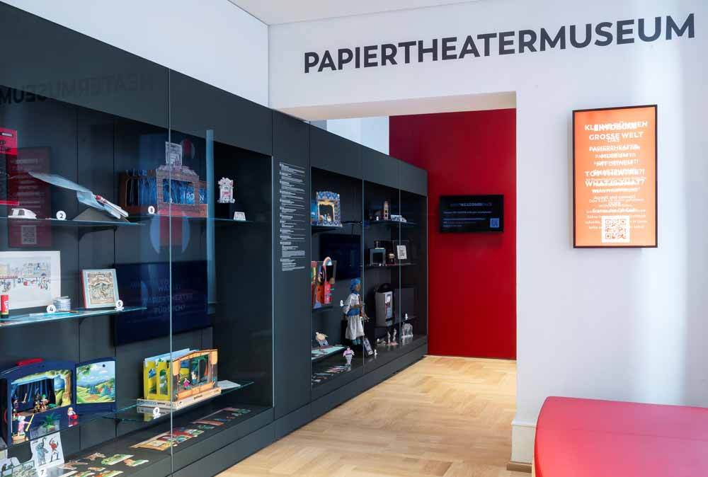 Blick in das Papiertheatermuseum Hanau