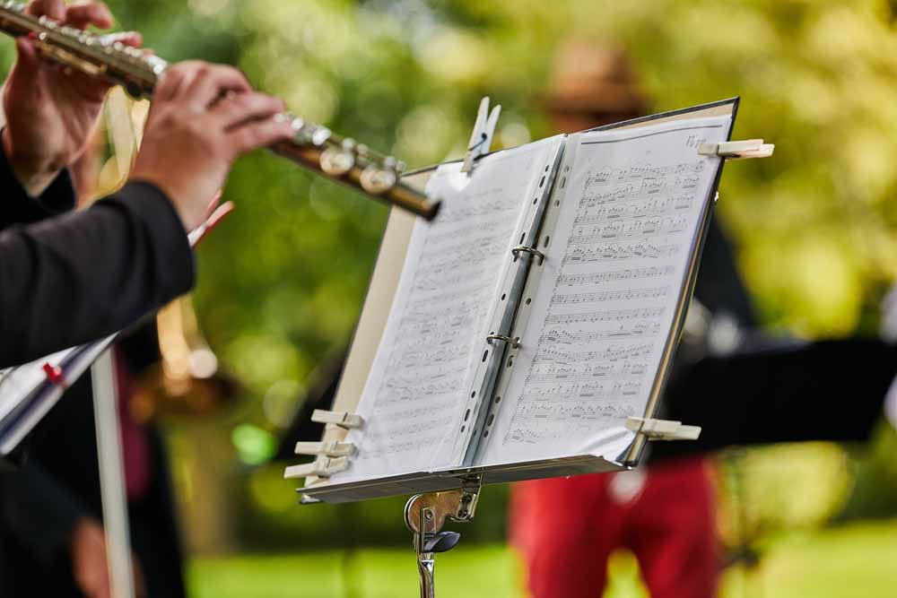 Musiker mit Notenständer