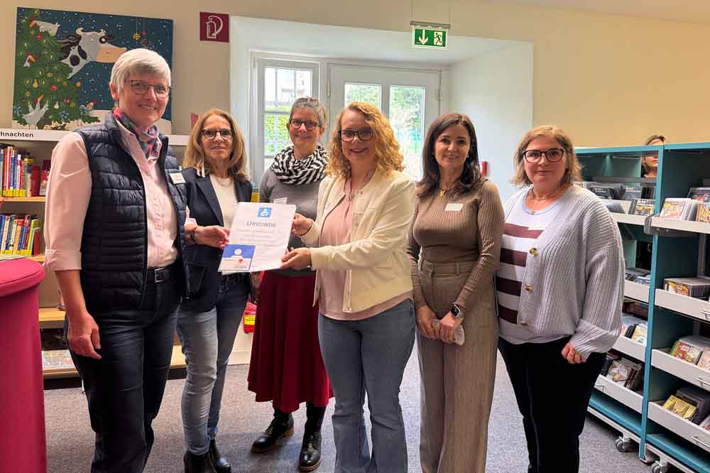 Zertifikatsübergabe "Stillfreundliche Kommune" an die Stadtbücherei Iserlohn