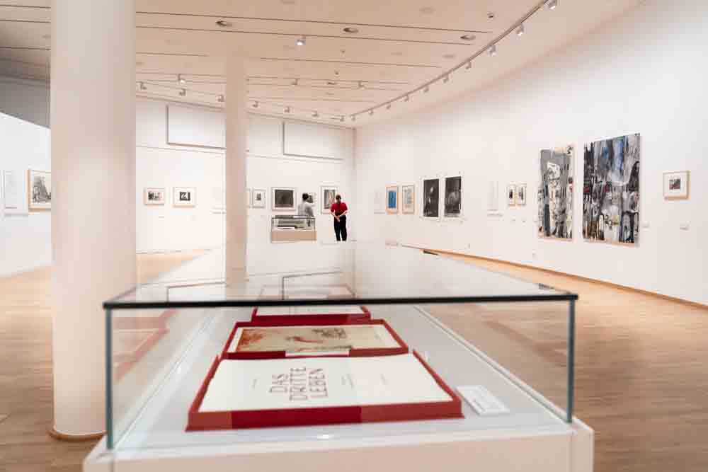 Blick in die Ausstellung „Grafik im Dialog. Ursprung und Positionen aus Münster“