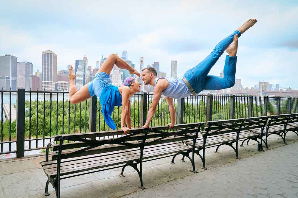 Akrobatik auf Bänken