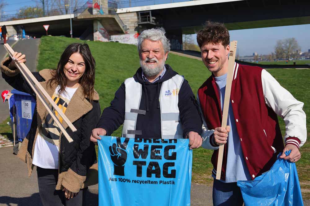 Die Gesichter des Dreck-weg-Tages 2026: Renata und Valentin Lusin (Profi-Tänzer, links und rechts). In der Mitte: DWT-Organisator Joachim Umbach