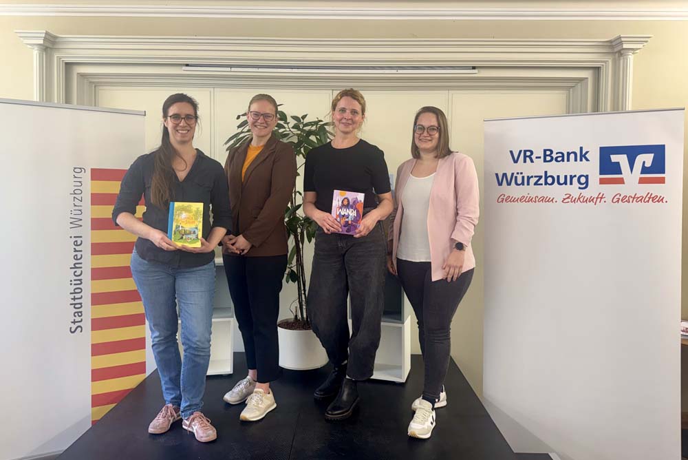 Liv Heim (Stadtbücherei), Franziska Severa (VR-Bank Würzburg), Annika Scheffel (Autorin), Christina Rühs (Stadtbücherei)