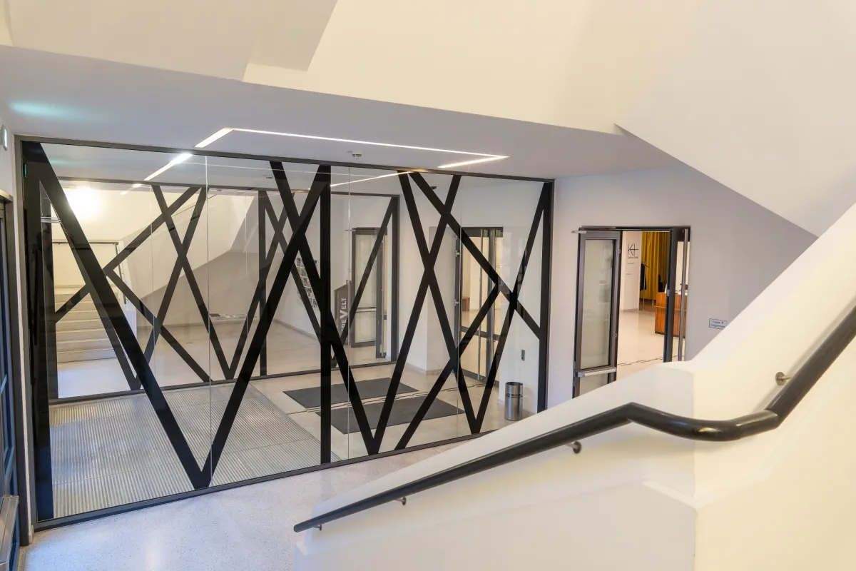 Blick in ein Treppenhaus des Kaiser-Wilhelm-Museums