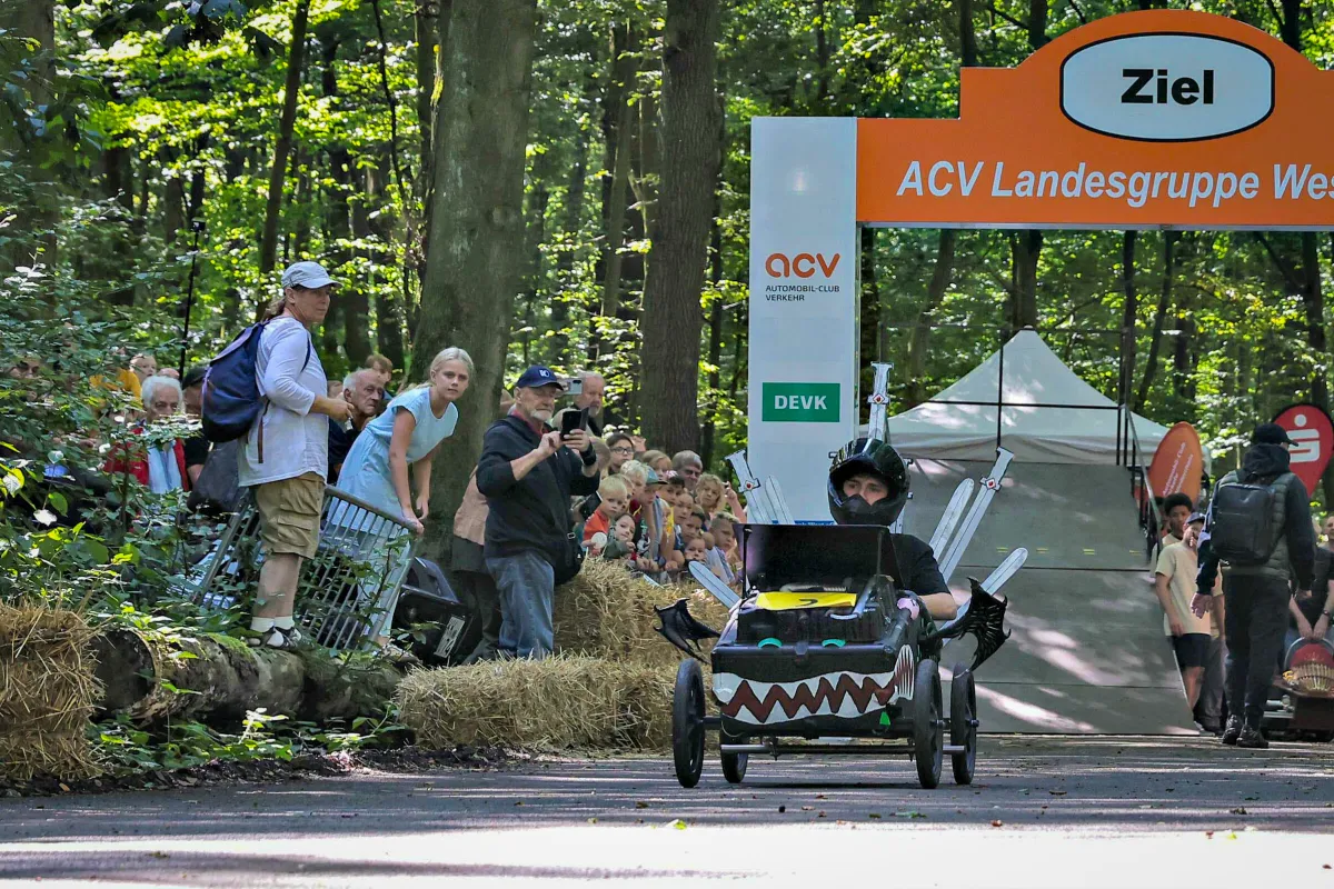Szene aus dem Seifenkistenrennen im Jahr 2024