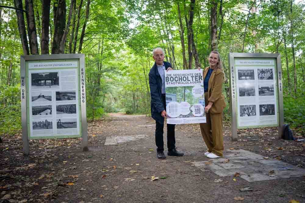 Dr. Werner Loock und Lisa Resing, Leiterin des Bocholter Stadtmuseums