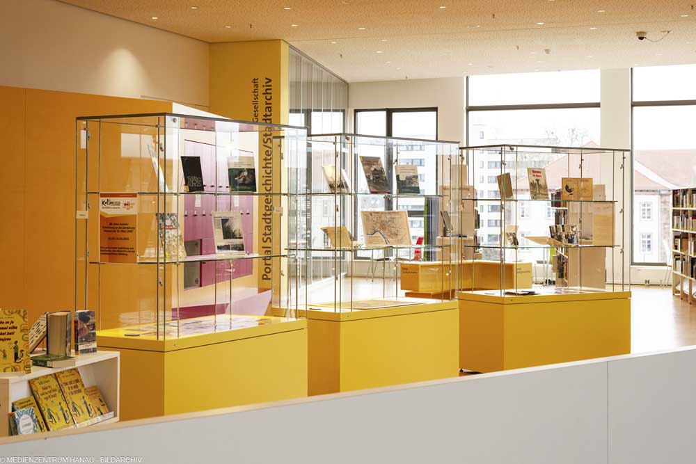 Blick in die Ausstellung „60 Jahre Städtepartnerschaft mit Conflans-Sainte-Honorine"