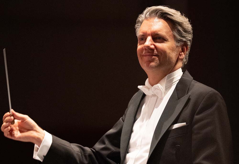 Jens Troester, Chefdirigent und Künstlerischer Leiter der Neuen Philharmonie Frankfurt