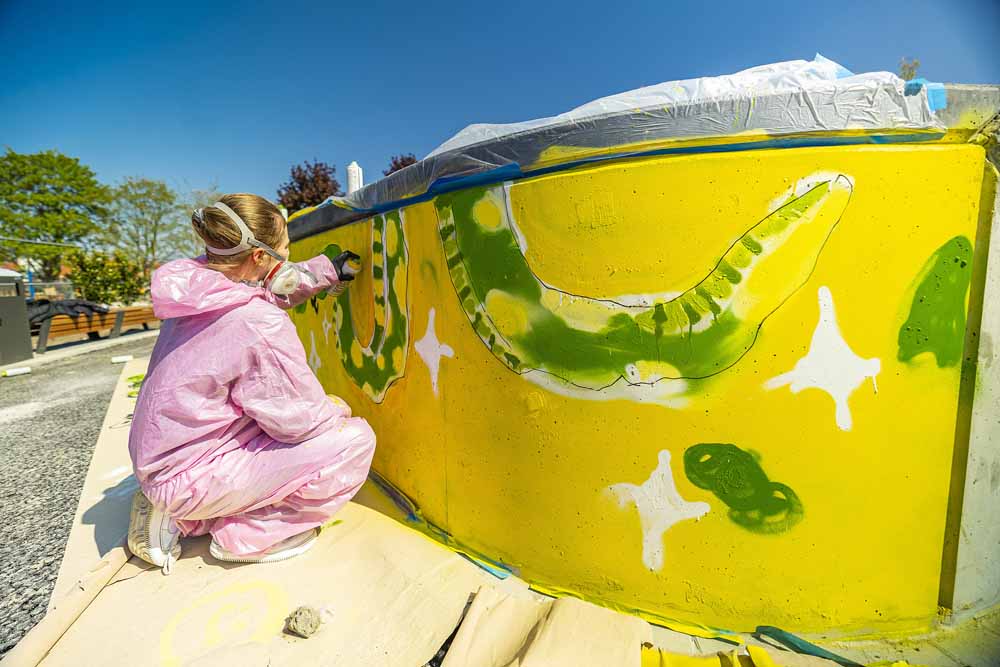 Schüler sprayen mit Street-Art