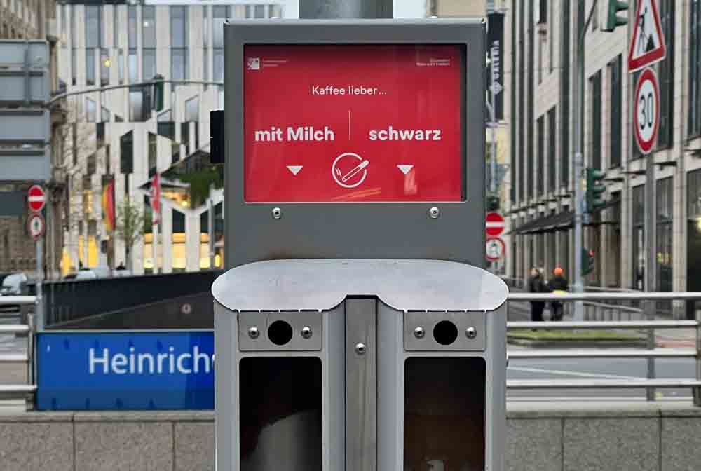 Abstimm-Ascher an der Haltestelle "Heinrich-Heine-Allee"