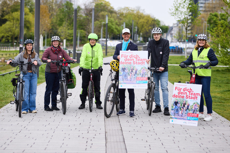 Bürgermeister Hinkel mit Kollegen aus der Stadtverwaltung