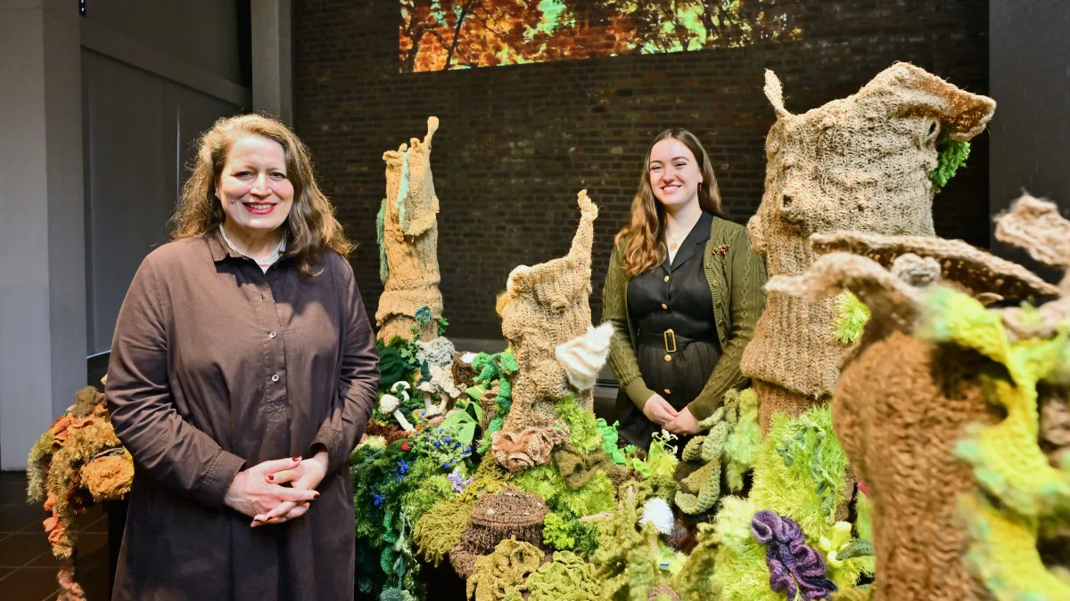 Museumsleiterin Dr. Annette Schieck (links im Bild) und Johanna Heinen, wissenschaftliche Volontärin