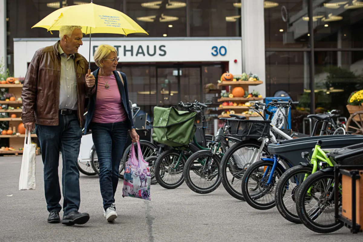 Menschen auf der Cargobike-Roadshow