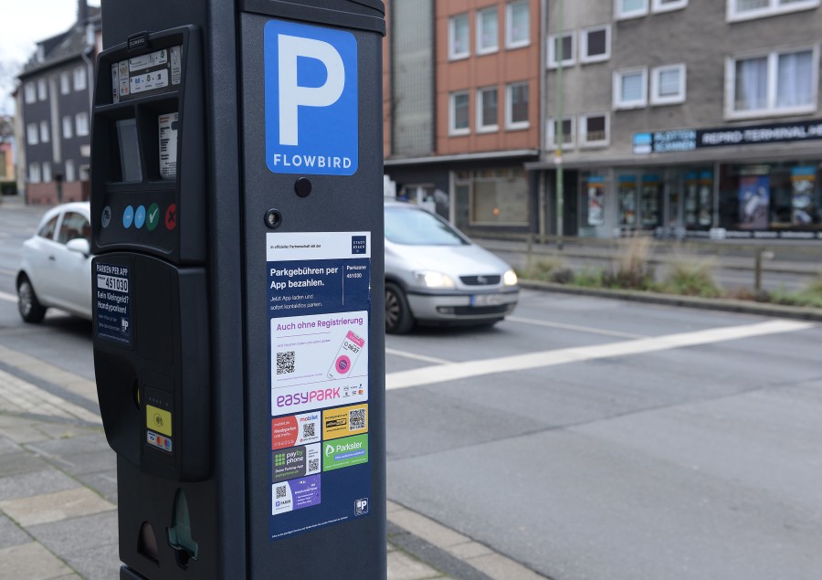 Ansicht eines Parkscheinautomaten mit ordnungsgemäßem QR-Code