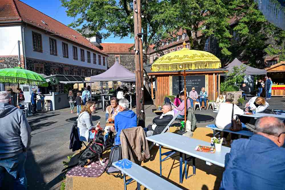 Menschen bei „Urlaub im Hof - Espana meets Hessen" im Fronhof