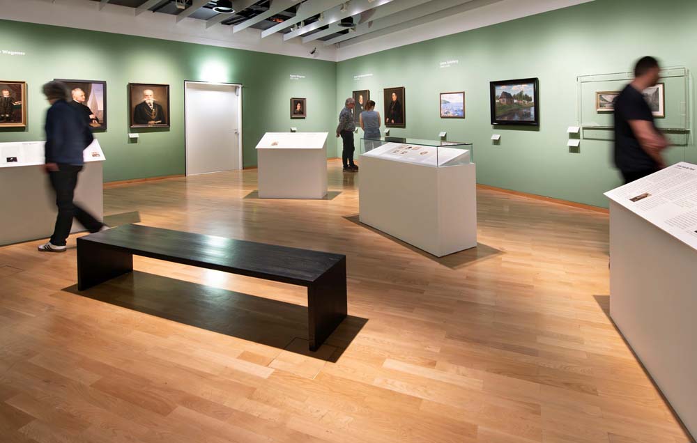 Menschen in der Ausstellung