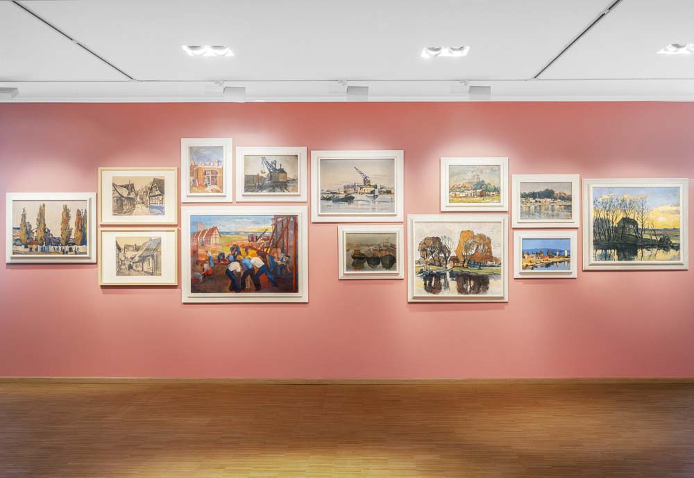 Blick in die Ausstellung mit Bildern