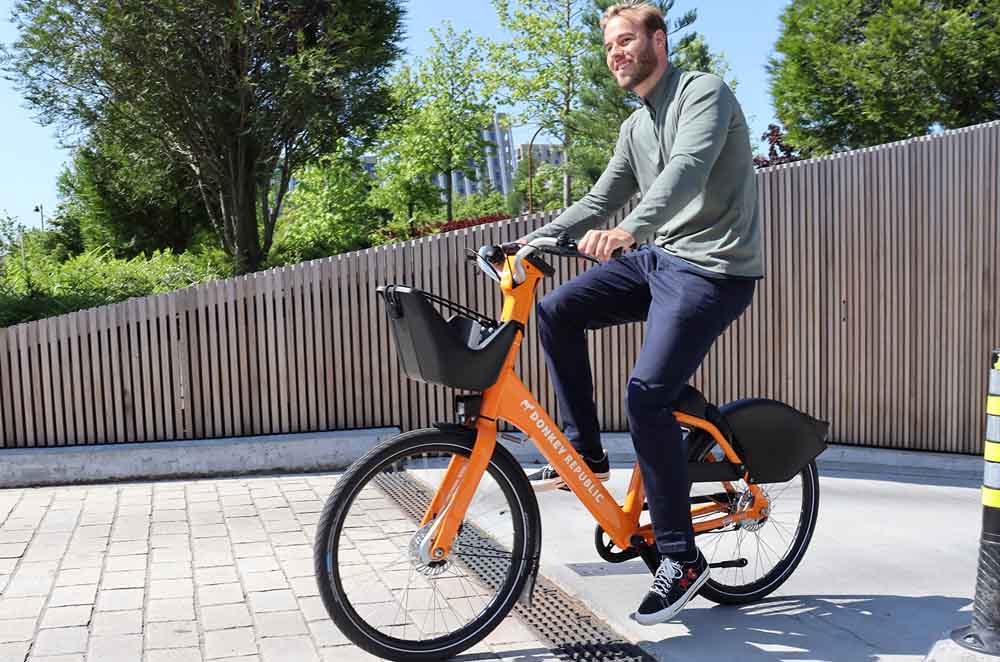 Mann auf einem Fahrrad