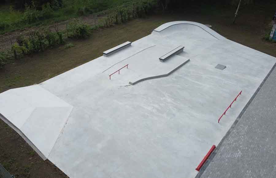 Übersicht auf die neue Skateanlage in Hardt