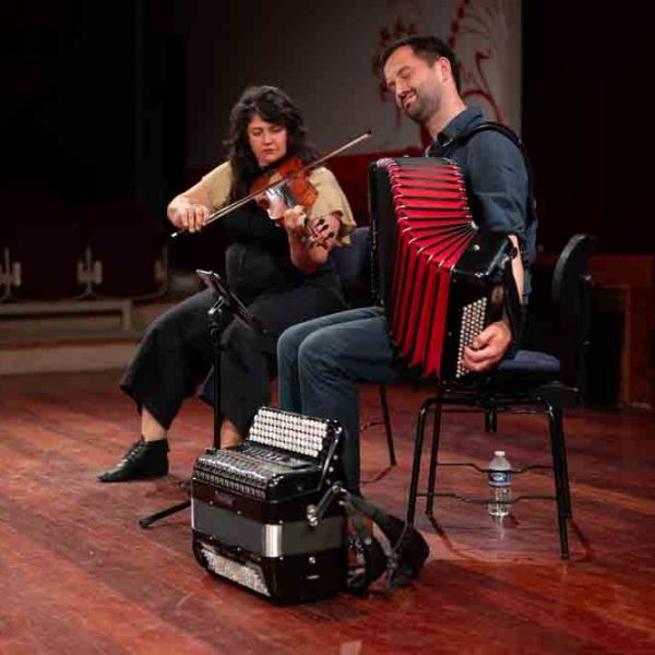 Laura Cortese und Bert Ruymbeek spielen im Musikpavillon