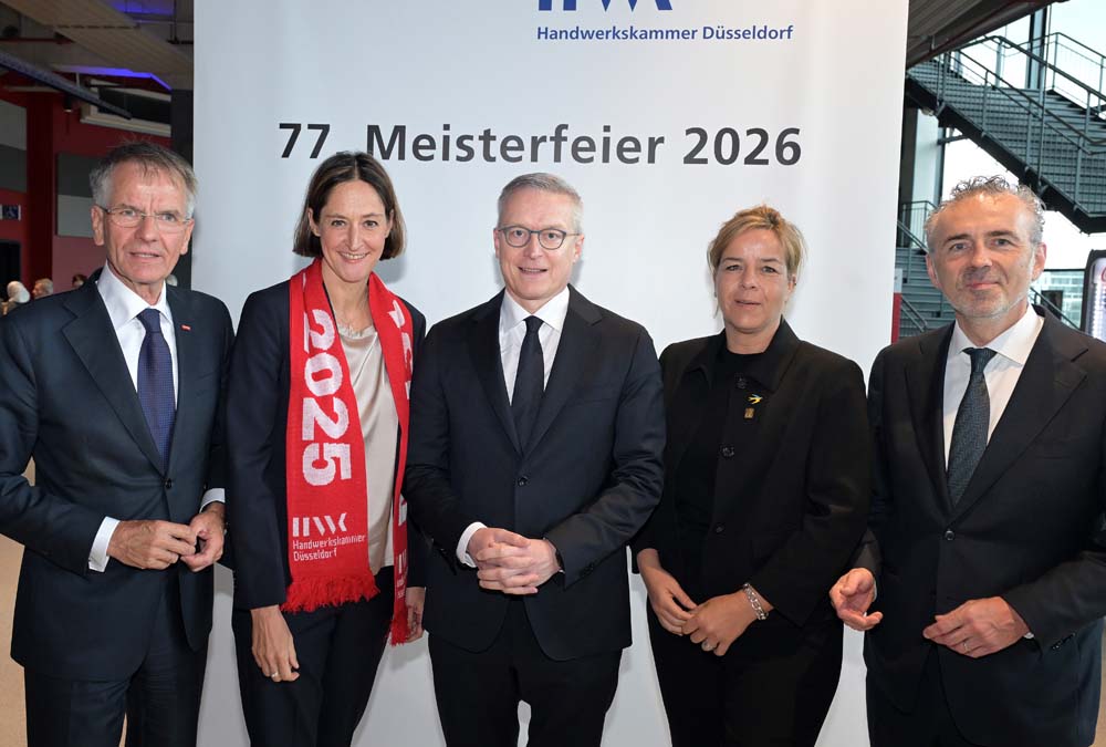 Präsident Andreas Ehlert, Jahresbestmeisterin Astrid Fedder, Bundesminister Dr. Karsten Wildberger, Landeswirtschaftsministerin Mona Neubaur und Staatssekretär Thomas Jarzombek MdB